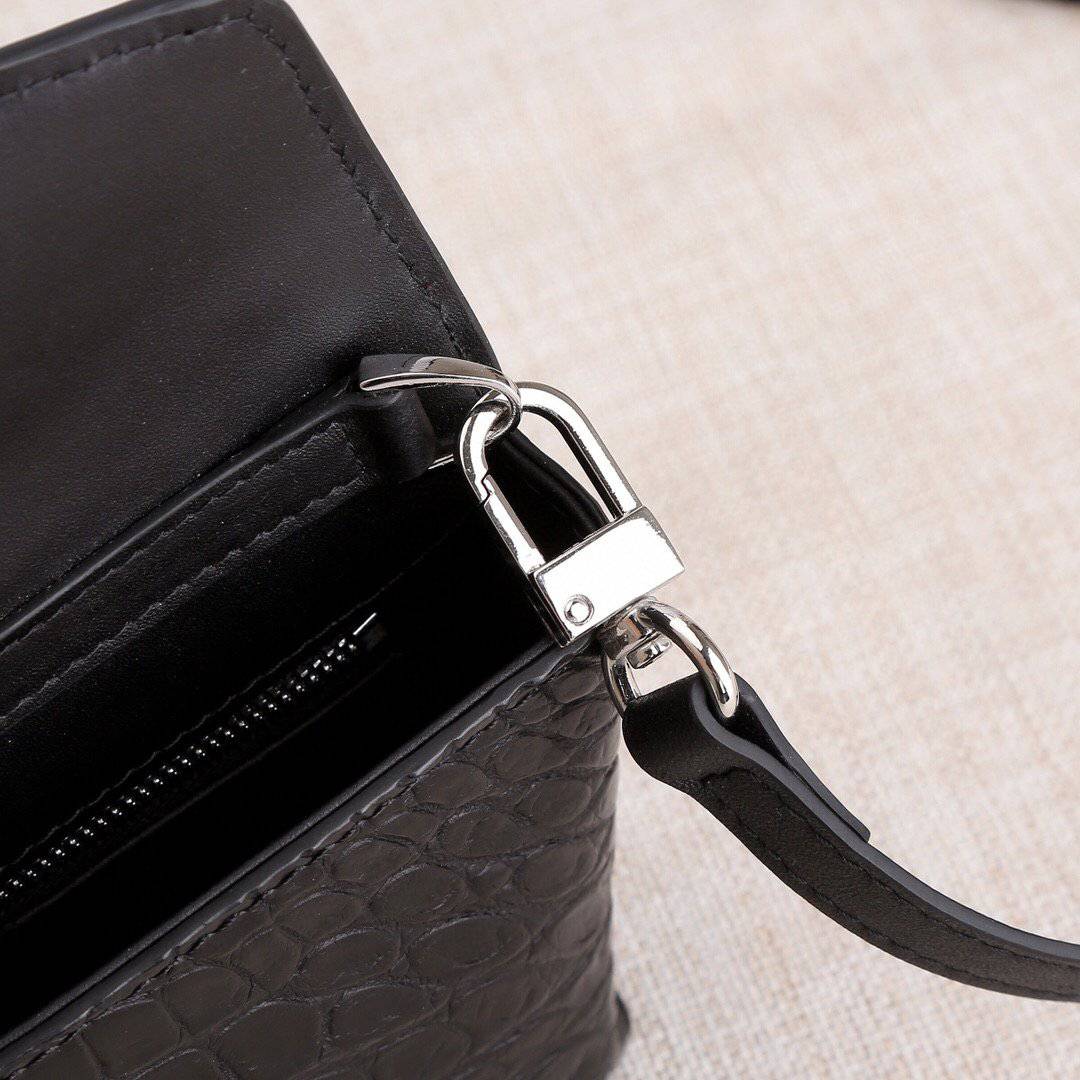 Women's Crocodile Belly Leather Tiny Pouch Shoulder Messenger Bag | Rossieviren