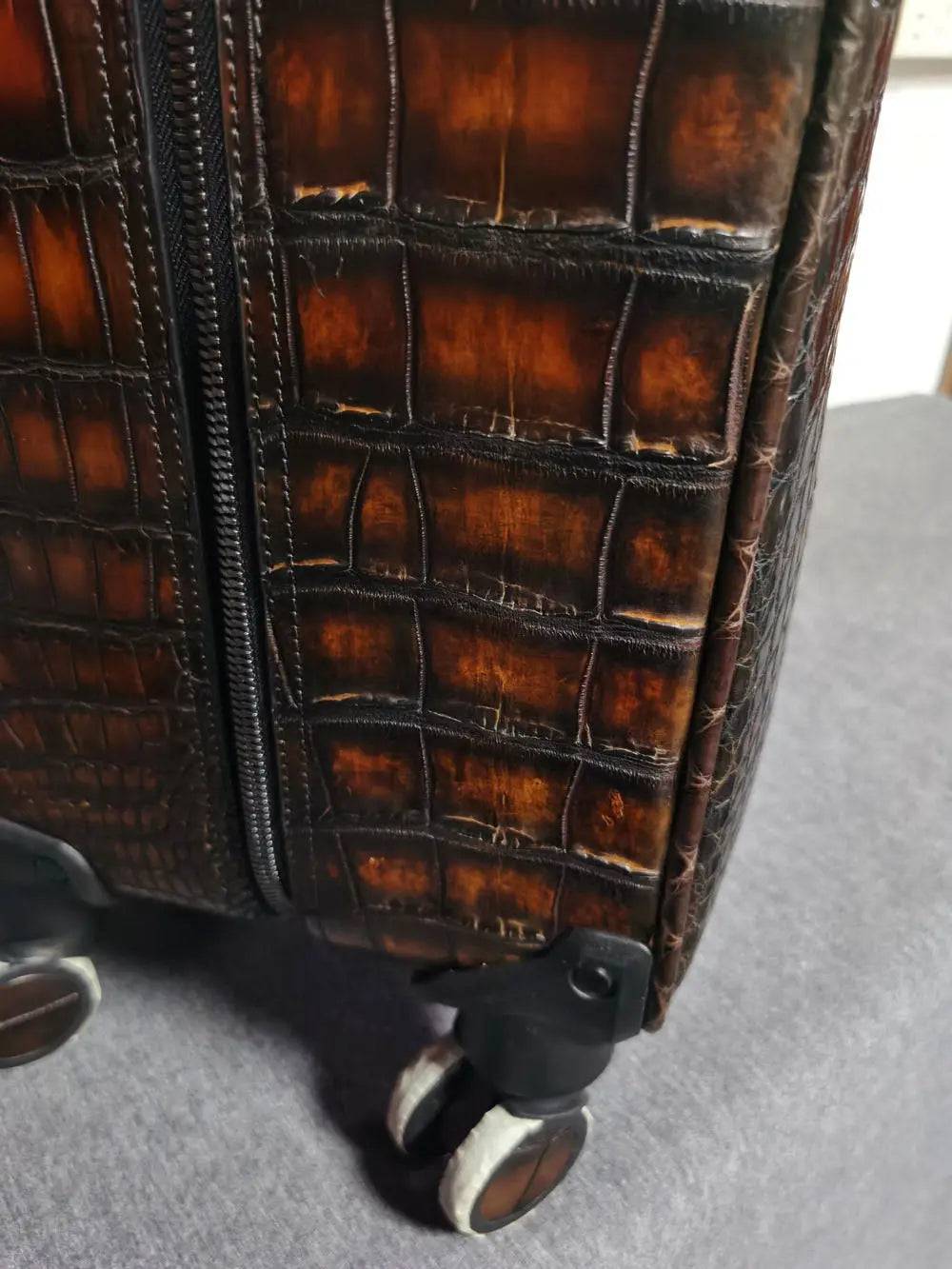 Retro Brown Crocodile Leather Trolley/Roll Aboard Suitcase Weekend/Travel Bag Trolley Case Universal Wheels 20-Inch