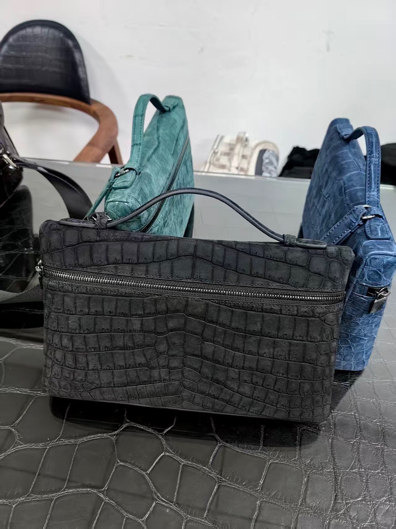 Unisex Nubuck Genuine Crocodile Skin Leather Zipper Handle Clutch Bag