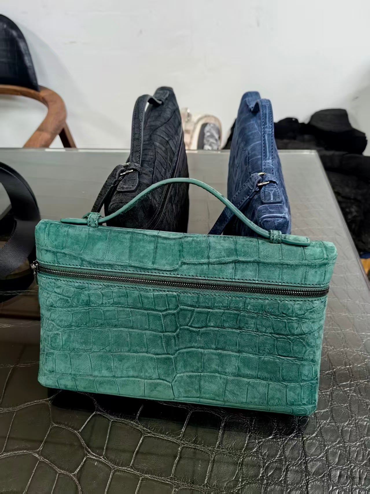 Unisex Nubuck Genuine Crocodile Skin Leather Zipper Handle Clutch Bag