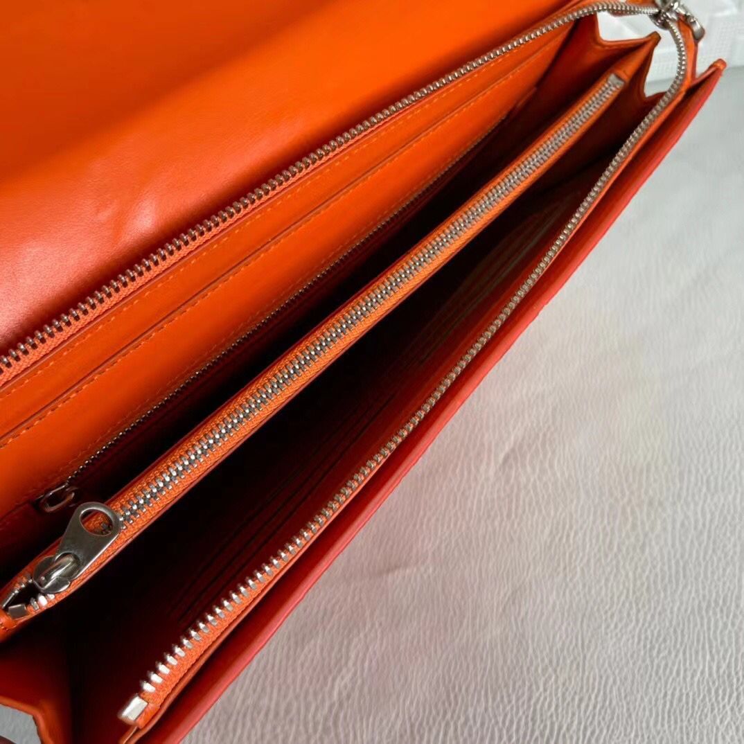 Rossie Viren women's genuine crocodile leather clutch card holder with sleek design and textured crocodile pattern.